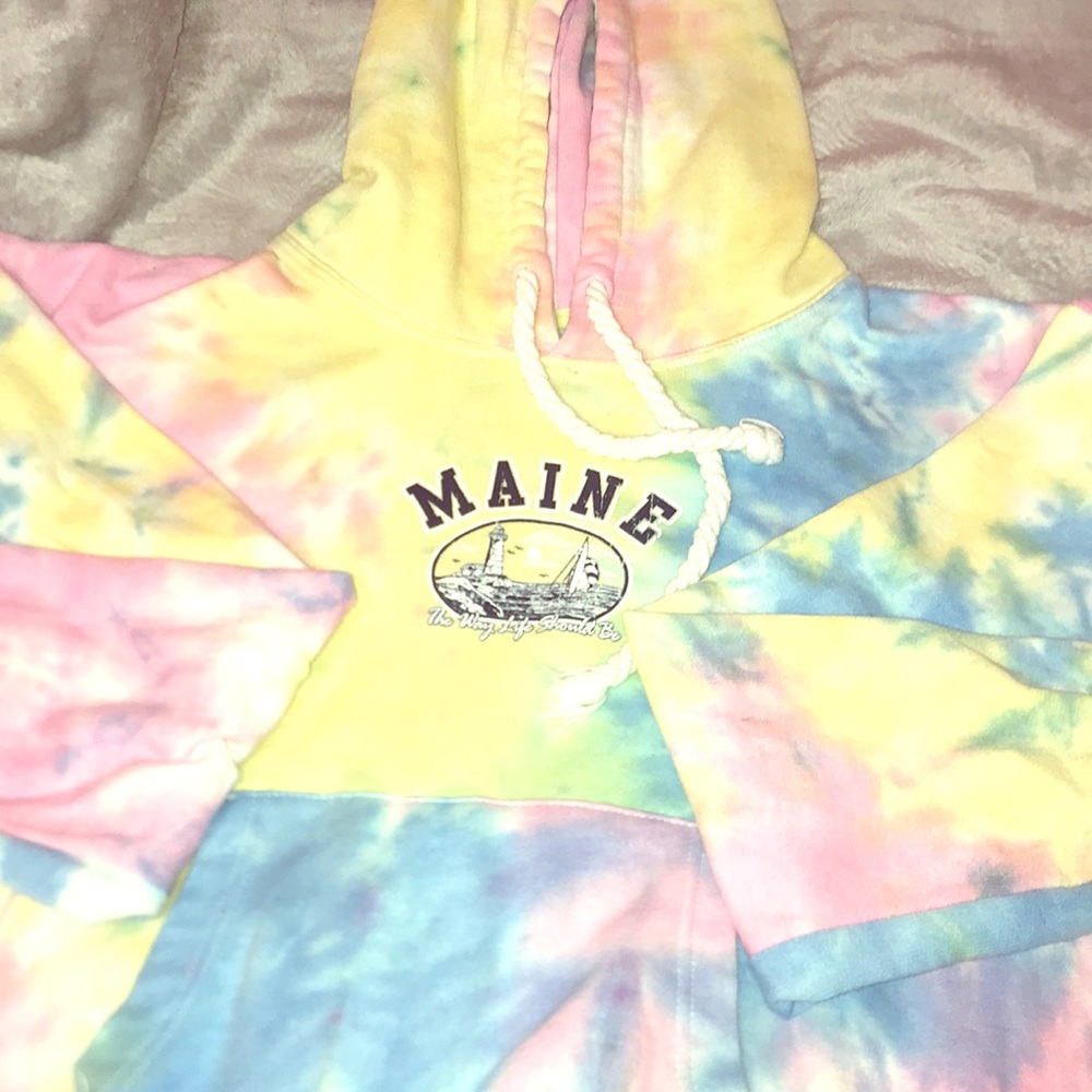 Maine hoodie .